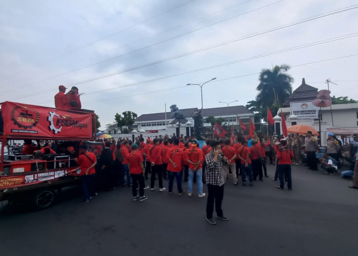 Kantor Wali Kota Tasikmalaya Didemo Buruh saat May Day Terkait Upah