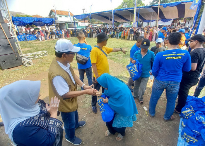 Lagi, Lagi dan Lagi! Yusuf-Hendro Bersama Gandara Group Tebar Ribuan Paket Sembako, Kini di Cibeureum