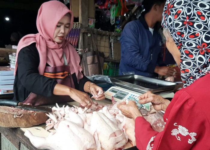Jelang Hari Raya Idul Adha 2024, Harga Daging Ayam dan Bawang Mulai Naik di Kabupaten Tasikmalaya