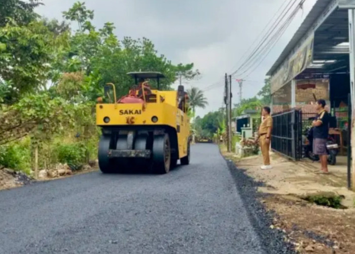 Setelah Puluhan Tahun Menunggu, Jalan KH Umar Sanusi  Kabupaten Tasikmalaya Akhirnya Di-hotmix 