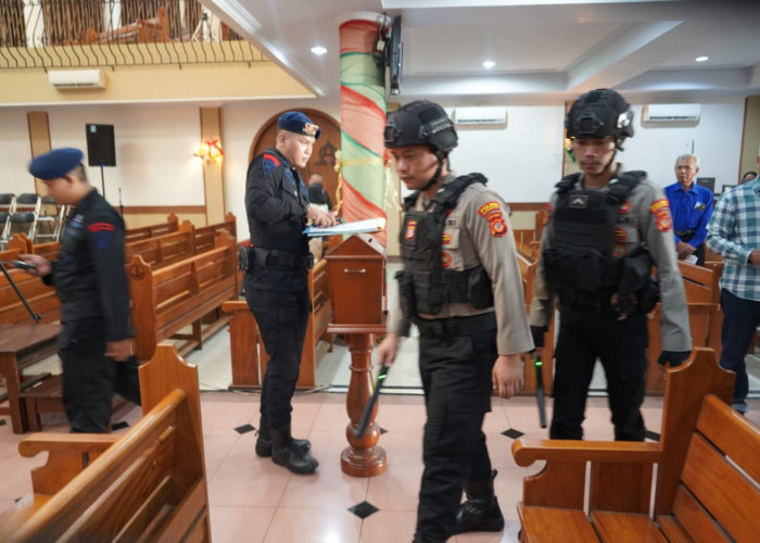 Menjelang Perayaan Natal, Polisi di Kota Tasikmalaya Lakukan Sterilisasi Gereja