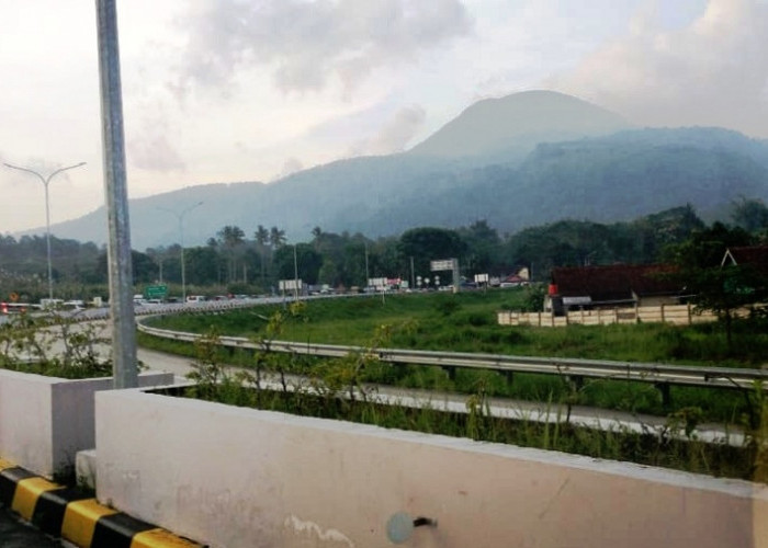 Pesona Gunung Tampomas di Tol Cisumdawu, Ada Kisahnya Loh..!