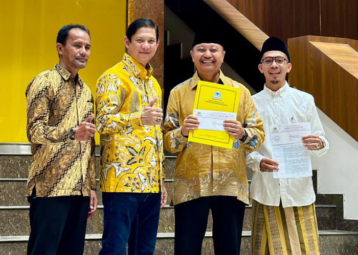 Iwan Saputra-Dede Muksit Aly Terima SK Pasangan dari Partai Golkar untuk Pilkada 2024 Kabupaten Tasikmalaya