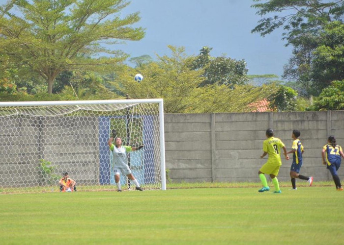 Pemain Sepakbola Putri Kota Banjar Akui Tim Kabupaten Sumedang Kokoh