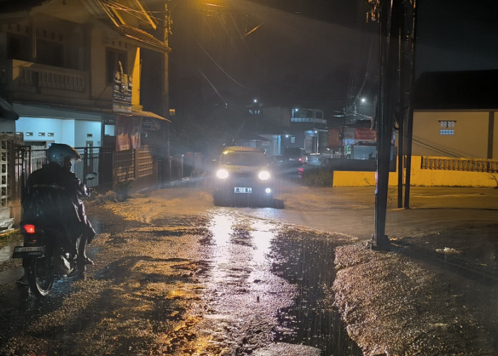 Banjir Ciakar Tasikmalaya Lumpuhkan Mobilitas Warga, Jalan Utama Macet Berjam-jam