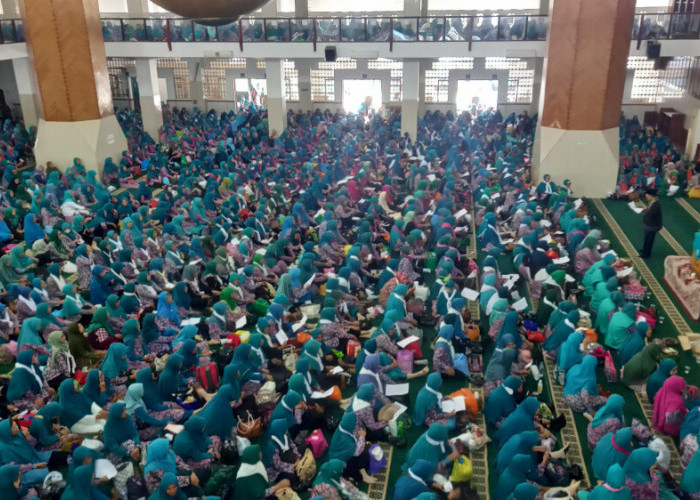 Masjid Agung Tasikmalaya Diserbu Ibu-Ibu Pengajian BKMM DMI Sumedang untuk Silaturahmi dan Kunjungan Balasan