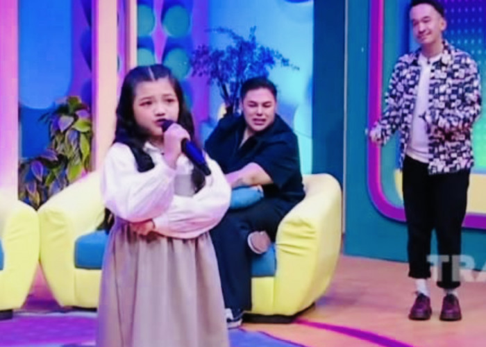 Cantiknya Queenarsy Hermansyah Saat Tampil di TV, Bawakan LAGU Friendship is Roller Coaster