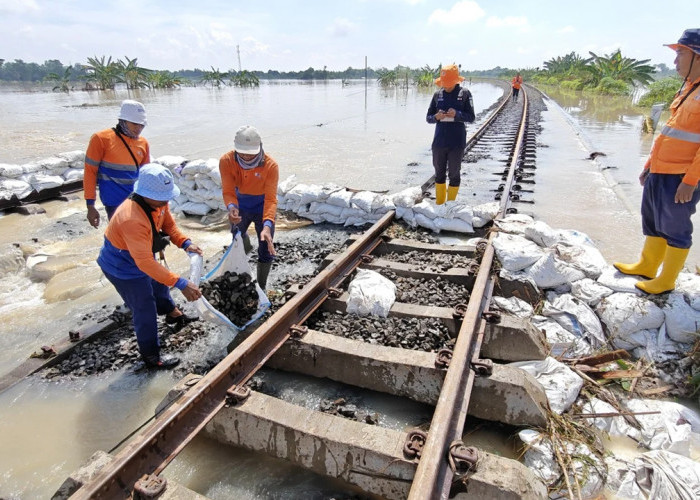 Jalur Kereta Api Ditutup Akibat Banjir, Perjalanan KA Surabaya - Bandung Dialihkan