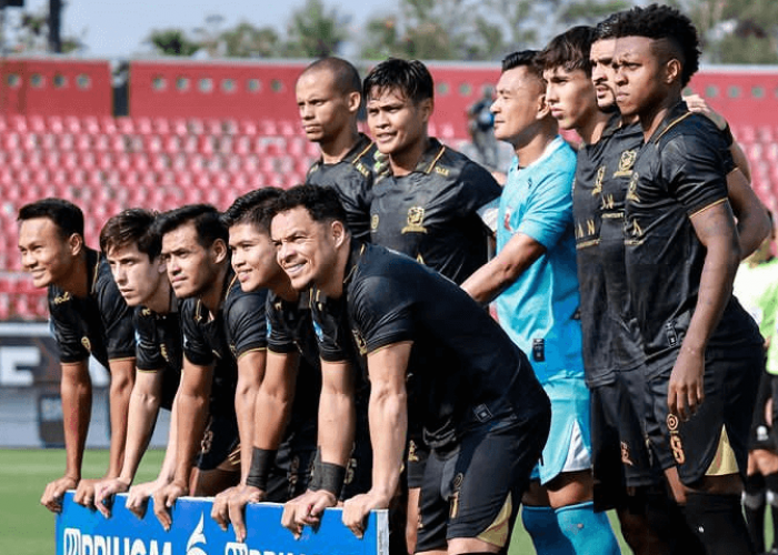 Persib Raih Rekor 10 Laga Tanpa Kalah, Pelatih Madura United Bocorkan Taktik untuk Meredam Agresivitas Persib