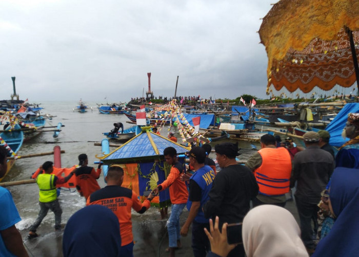 Ratusan Perahu Bersandar, Nelayan Menganggur Akibat Angin Kencang dan Ombak Tinggi di Pamayangsari
