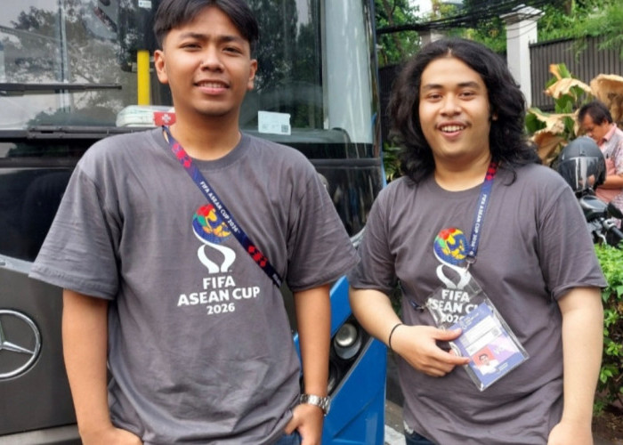 Mahasiswa UNJ Jadi Relawan FIFA ASEAN Cup 2026, Bantu Penonton Naik Shuttle Bus Gratis