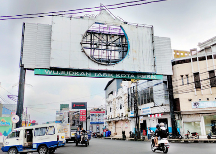 Kasian, Satpol PP Kota Tasikmalaya jadi Korban PHP Pemilik Reklame di Jalan HZ Mustofa