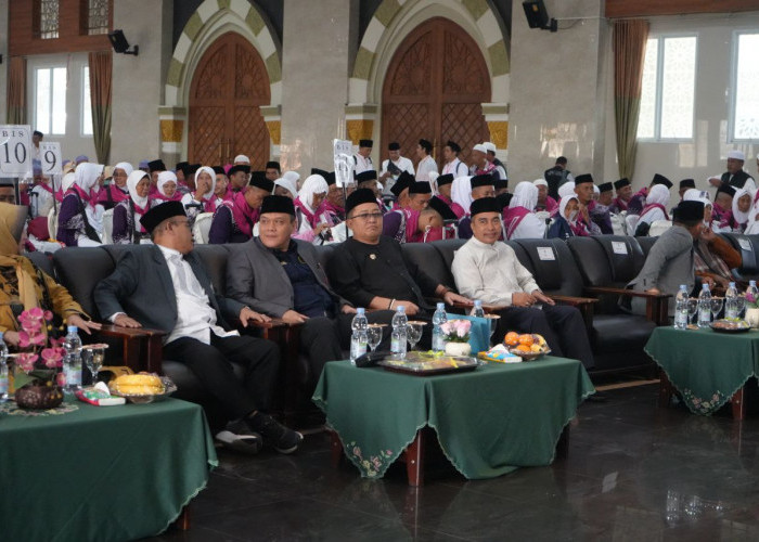Pesan Bupati Tasikmalaya H Ade Sugianto kepada 432 Jemaah Haji Kloter 8 JKS yang Berangkat ke Tanah Suci