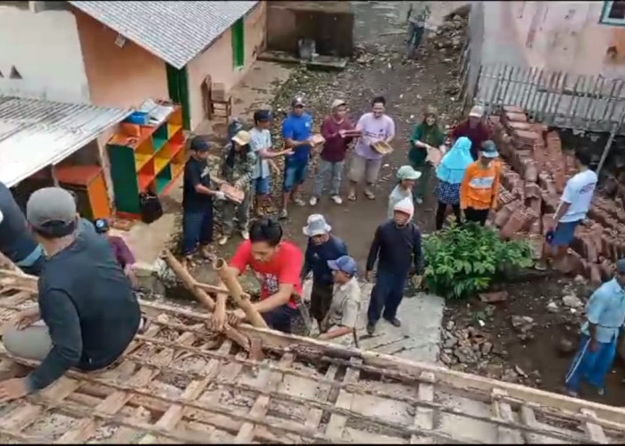 Warga Ramai-Ramai Renovasi Bangunan Sekolah TK, Disdikbud Tasikmalaya Ogah Disebut Lepas Tangan