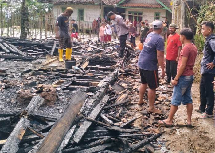 Kisah Rumah Panggung di Salawu Ludes Terbakar, Kerugian Capai Puluhan Juta Rupiah