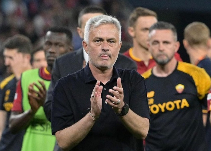 Jose Mourinho Meminta Pemain AS Roma Legowo Mendapat Cemoohan dari Pendukungnya Sendiri