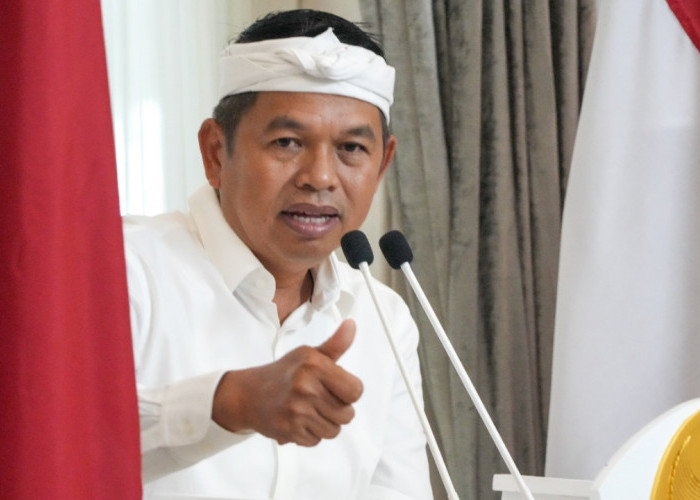 Tanggapi Aduan Warga, KDM Minta Anggaran Perbaikan Jalan Garut Ditambah