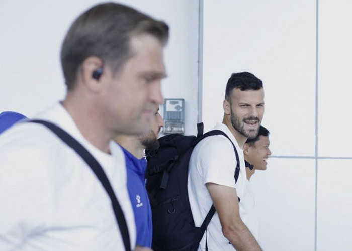 Tanpa Dua Bek Asing, Persib Incar Kemenangan Saat Kontra Persebaya Malam Ini