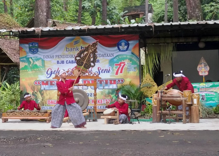 Wali Kota Banjar Takjub Melihat Penampilan Pelajar dalam Pentas Kreasi Seni Merah Putih
