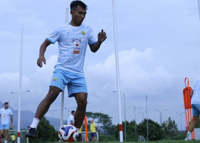Robi Darwis Resmi Tinggalkan Persib Bandung, Dikabarkan Menyusul Alfeandra Dewangga ke Arema