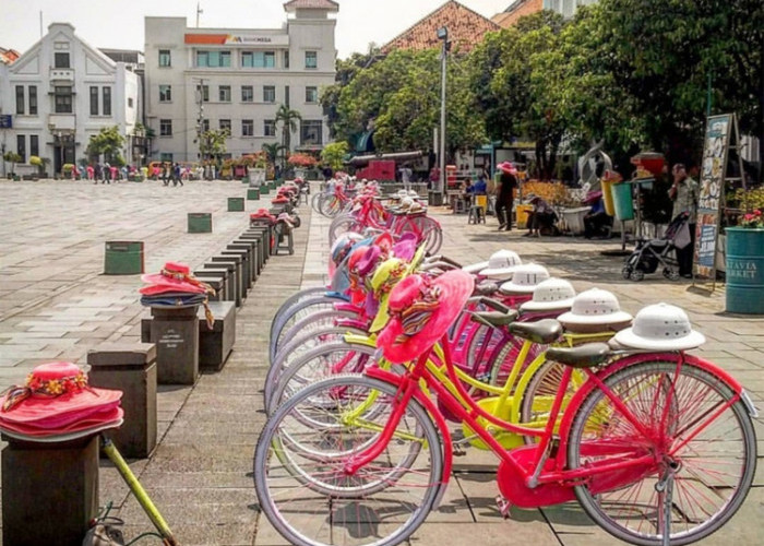 Tarif Sewa Sepeda Onthel Warna-Warni di Kota Tua Jakarta Sebegini