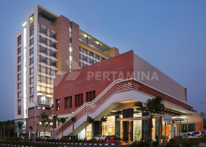 Saat Berenang di Rooftop Hotel Patra Cirebon Tamu Disuguhi Pemandangan Indah Kota Cirebon dan Gunung Ciremai