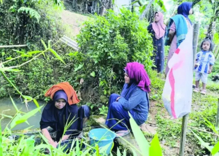 Krisis Air Bersih Kembali Melanda Cidolog Tasikmalaya, Warga Antre Air Keruh Setiap Musim Kemarau