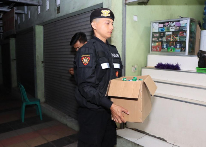 Razia Warung Jamu di Wilayah Perkotaan Tasikmalaya, Polisi Amankan Puluhan Botol Minuman Keras