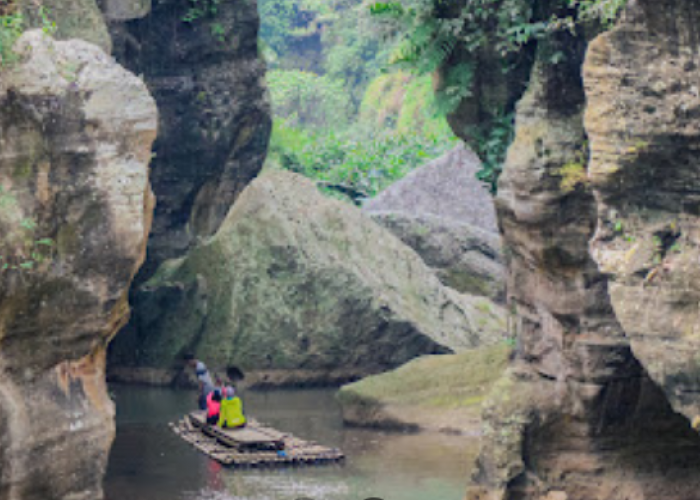 Wisata Alam Bandung: Sungai Cikahuripan Green Canyon Bandung Barat