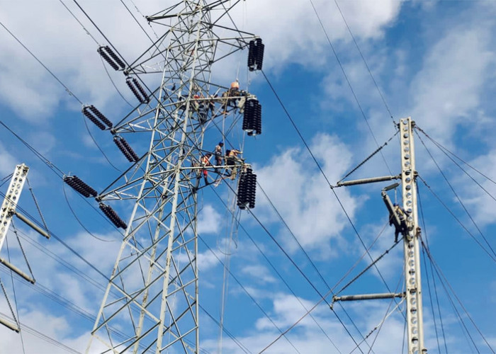 Pastikan Penyaluran Listrik Aman dan Andal, PLN Lakukan Penambahan Tower Sisipan