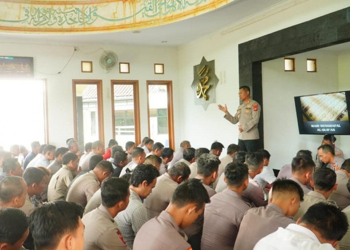 Anggota Polres Banjar Diajak Ngaji dan Menghafal Al-Quran, Simak Pesan Kapolres