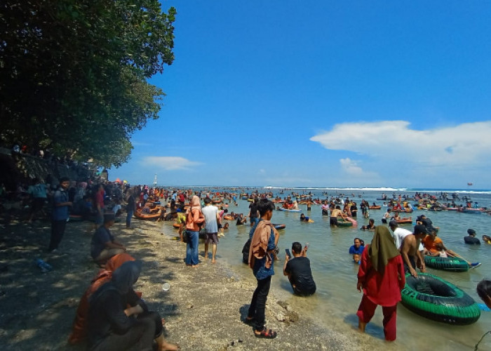 Keindahan Karang Nyungcung, Pantai Sindangkerta, Tasikmalaya yang Tersimpan Sisi Mistis