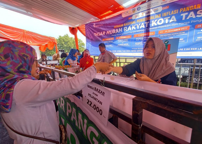 Pasar Murah Rakyat Diserbu Emak-emak, Ngaku Senang Dapat Sembako Harga Murah, Penjabat Wali Kota Ikut Mantau