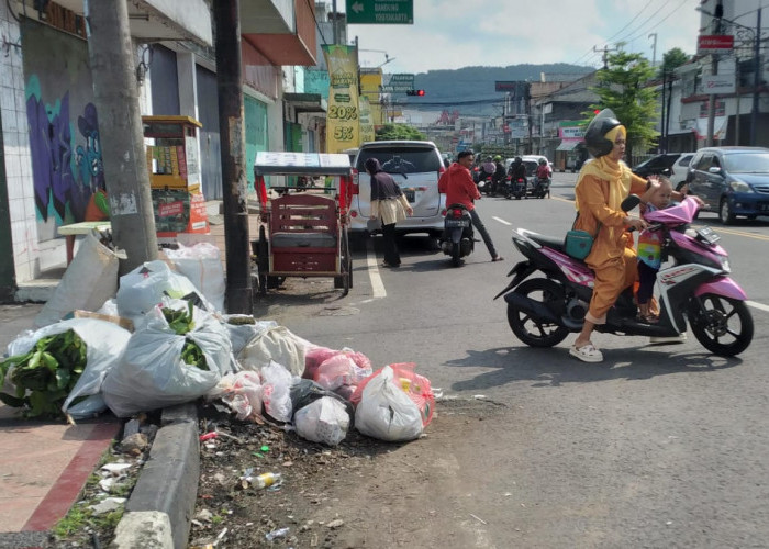 Sampah Menumpuk di Pusat Kota Banjar Usai Lebaran 2024, Ternyata ini Penyebabnya