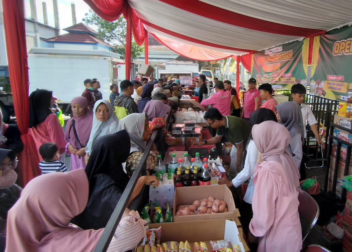 Penuhi Kebutuhan Ramadhan, Masyarakat Kota Banjar Berburu Operasi Pasar Murah