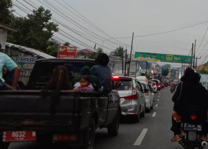 Jalan Raya Karangnunggal-Tasikmalaya di Sukaraja Mulai Macet Tadi Sore, Dipadati Kendaraan Arus Balik Lebaran