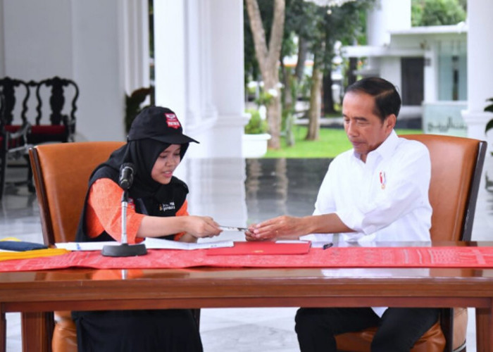 Menarik, Dialog Petugas Pantarlih dengan Presiden Jokowi saat Coklit Data Pemilu 2024 di Istana Merdeka