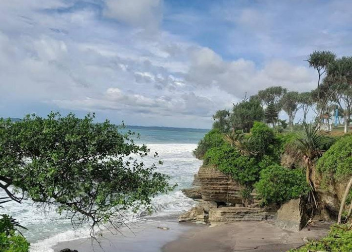 Eksotis, Pantai Batu Hiu Pangandaran Tawarkan Keindahan Laut Lepas Samudera Hindia, Banyak Spot Foto Juga Lho