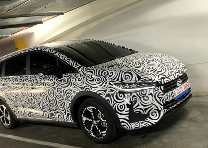 Benarkah Ini BYD PHEV? Mobil Kamuflase dengan Siluet dan Lampu Depan Mirip M6 Tertangkap Kamera