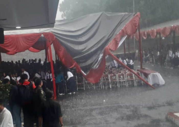 Tenda Pelantikan PPPK dan Rotasi Mutasi ASN di Tasikmalaya Roboh saat Turun Hujan