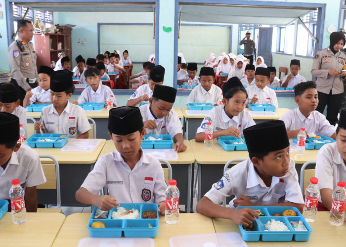 Polres Tasikmalaya Gaungkan Gaya Hidup Sehat: Makan Sehat di Sekolah untuk Generasi Unggul