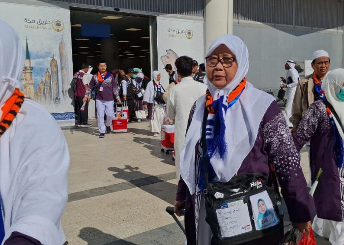 Catatan Penting untuk Jemaah Haji Indonesia: Paspor Harus Disimpan di Tas Selempang