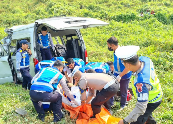 Nama 13 Korban Kecelakaan di Tol Batang-Semarang Hari Ini