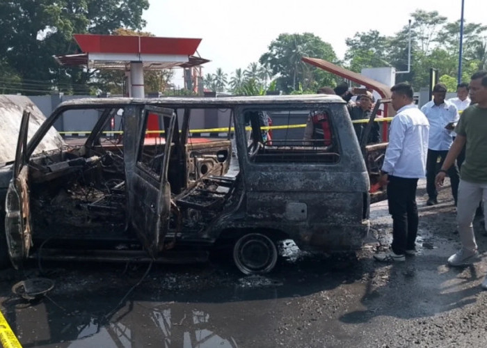 Mobil Kijang Terbakar Hebat di SPBU Eor Mangunreja Kabupaten Tasikmalaya, Warga Sempat Panik