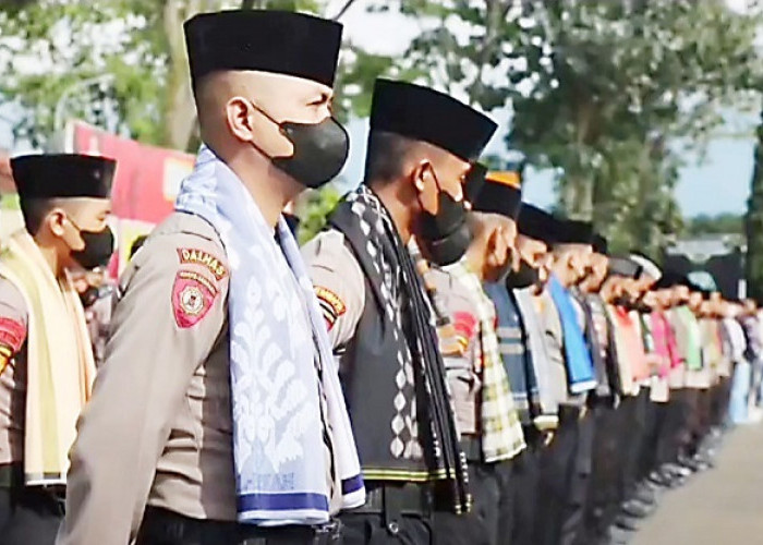 Keren, Anggota Polres Garut Berpakaian Ala Santri Selama 7 Hari, Wujud Suka Cita Sambut Hari Santri Nasional 