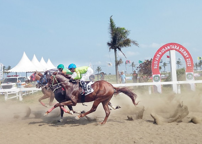 Hadiah Pacuan Kuda Susi Air Cup Rp200 Juta 