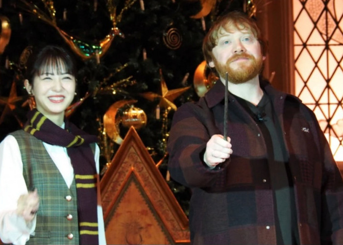 Rupert Grint Pemeran Ron dalam Harry Potter Kunjungi Jepang, Berpose dengan Aktris Minami Hamabe