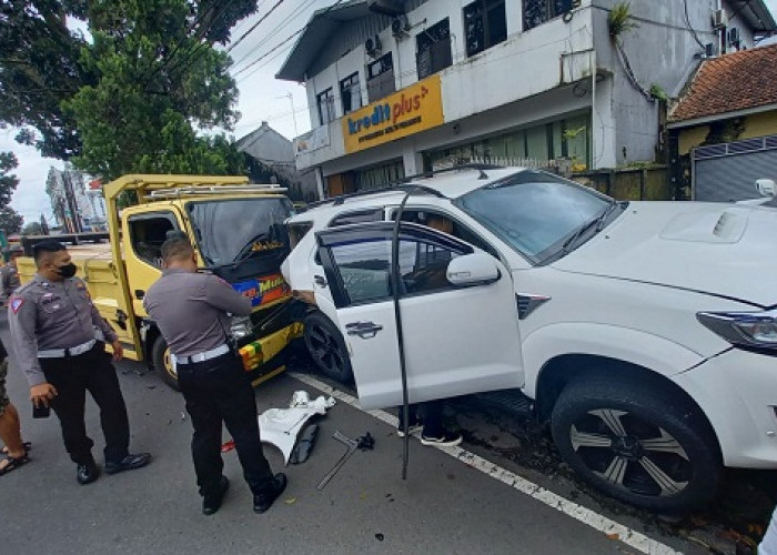 Siang Ini, 7 Kendaraan Tabrakan Beruntun di Jalan RE Martadinata Tasikmalaya, Ini Nasib Para Korban 