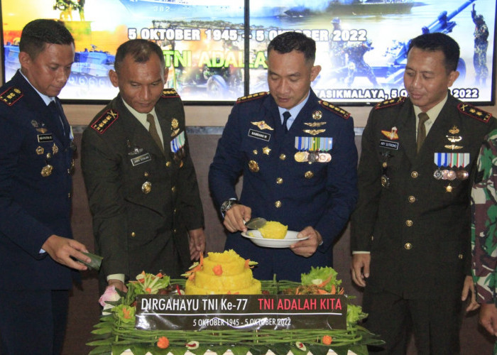 Danwingdik 600/Kal Jadi Inspektur Upacara HUT ke-77 TNI di Makodim 0612