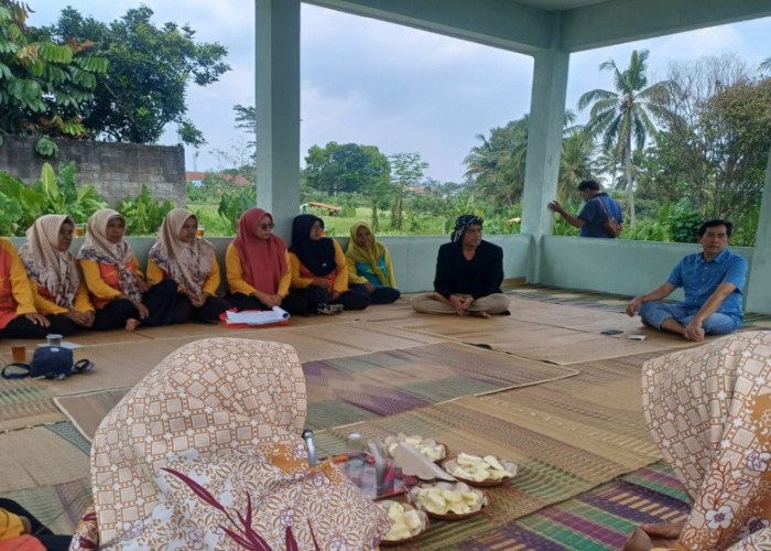 Diky Chandra Soroti Masalah Air dalam Pertemuan dengan Kelompok Ibu-Ibu Gapoktan Cibeureum